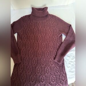 Qi cashmere 100% cashmere  sweater size small
